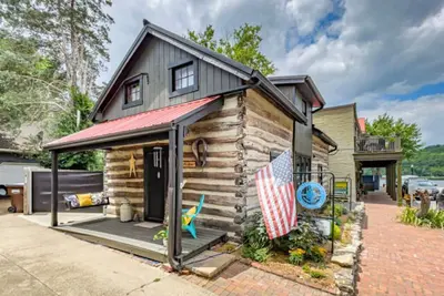 Image de La cabane au 112, rue Main Augusta: Retraite sur la rivière rustique