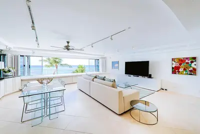 Image de Spacieux 1 867 pieds 1 unité de chambre lit à Colony Surf