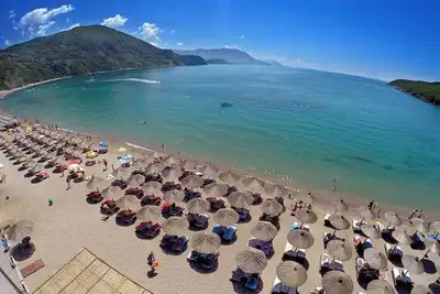 Image de Appartement exclusif d'une chambre, à quelques pas de la plage de sable de Rafailovici