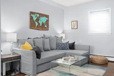 Image de ☆ Spacieux 1 Br ☆ Près de la bousculade / concerts / matchs de hockey / Bmo / inglewood / événements