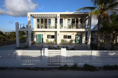 Image de Oceanfront - Palm Suite À Drift Villa