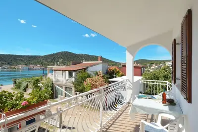 Image de Appartement d'une chambre prés de la plage Vinisce, Trogir (A-16485-b)