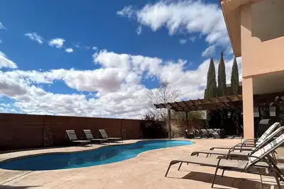 Image de Suivez-nous sur Instagram @lpvacationhome pour les mises à jour sur le pool. 4 Br 2 Ba 1hf Ba