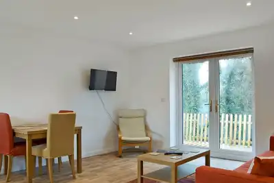 Image de 2 chambres à coucher à Godstone