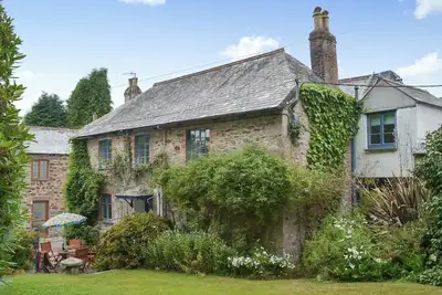 Image de 3 chambres à coucher à Lostwithiel