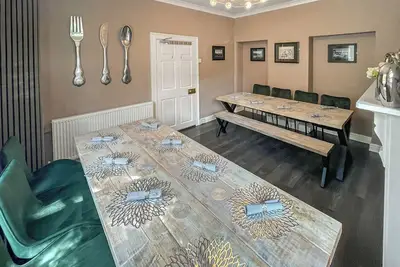 Image de 7 chambres à coucher à Richmond