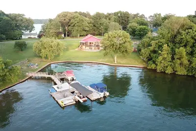 Image de \"The Kiser Cottage\" n ° 1 sur le lac Norman avec ponton *