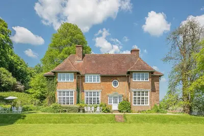 Image de 6 chambres à coucher à Sidbury, near Sidmouth