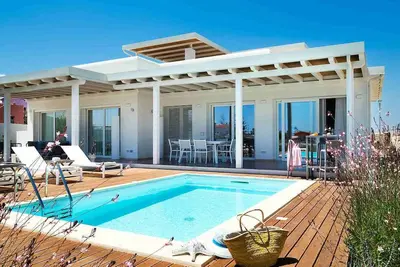 Image de Location vacances villa en bord de mer Sicile avec piscine et air conditionné