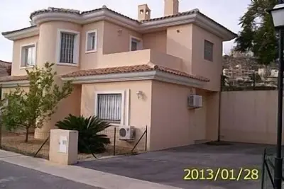 Image de Superbe villa avec piscine privée située dans le prestigieux Golf de Bonalba