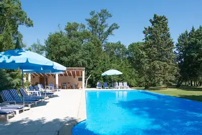 Image de Campagne de Carcassonne: refuge de luxe familial avec piscine à débordement