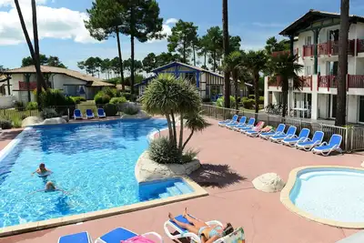Image de Belle Villa équipée avec Piscine Privée, au coeur du Golf!