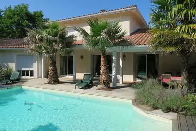 Image de 329 Milouins - Agréable villa spacieuse avec piscine au Bourg