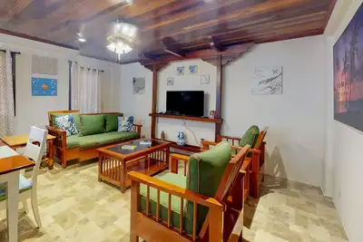 Image de Suite dans un excellent emplacement avec climatisation et piscine / terrasse partagée - à pied de la plage!