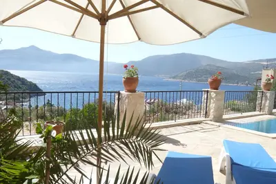 Image de Grand élégant Villa près de la mer Capacité d'accueil 10, panoramiques Vues sur la Mer et de la piscine