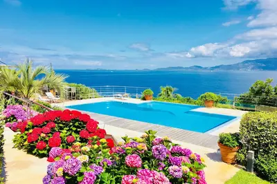 Image de Une luxueuse villa corse bord de mer avec vues panoramiques et piscine a debordement