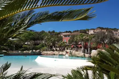 Image de T2 45M² Les Restanques De St Tropez\nTERRASSE Vue Mer \nCLIM + Wifi + 3 Piscines