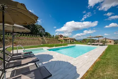 Image de Authentique chalet toscan avec belle piscine privée et panorama suggestif