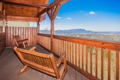 Image de Vues insupportables: piscine du complexe, Vues! Vues! Vues, Top Services, à proximité des attractions!