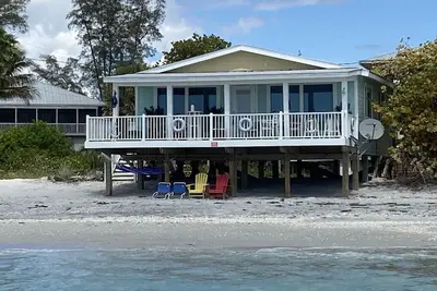 Image de Retraite de luxe du milieu du siècle avec Wi-Fi gratuit et Netflix