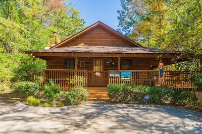 Image de Cabane à sucre: pittoresque, romantique, chalet confortable dans les Smoky Mountains, bien aménagé, près des attractions