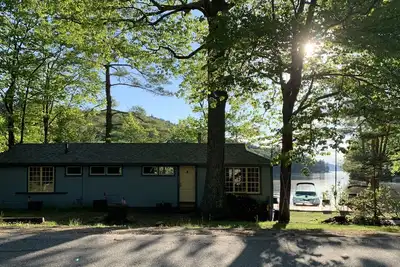 Image de 200 pieds de rivage de Winnipesaukee avec de magnifiques couchers de soleil dans la pittoresque Roberts Cove