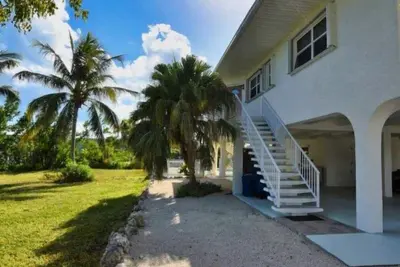 Image de Maison de vacances au bord du canal avec piscine chauffée, jacuzzi et glissade de 60 '