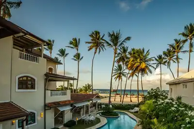 Villa de luxe de 12 chambres en front de mer, accès privé à la plage, emplacement unique