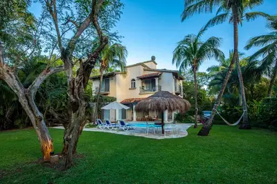 Image de Secure, Private, Perfect Location Home