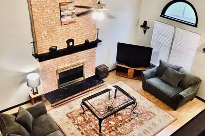 Image de Maison magnifiquement meublée à côté du lac et du parc - emplacement sûr et pratique