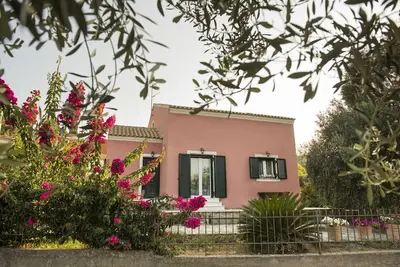 Image de Une belle villa idéalement située près de la vieille ville de Corfou et des plages cosmopolites