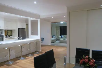 Image de À seulement 5 minutes du lac Tyrrell. Luxueusement aménagées, spacieuses et privées.