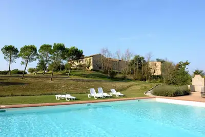 Image de Ancienne ferme typique de la Toscane, avec court de tennis et piscine, B4