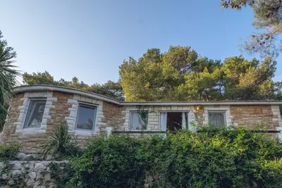 Image de Villa exclusive avec une vue magnifique sur le jardin exotique et la baie de Palmižana