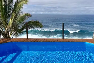 Image de Front de Mer, Villa de Standing, à 20 m de l’Océan, piscine, Saint-Pierre.