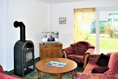 Image de Maison de vacances directement sur la forêt de Darßer pour 5 personnes, cheminée, animaux acceptés