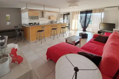 Image de Très beau T3 climatisé - 4/6 personnes - 100m de la plage de Calvi