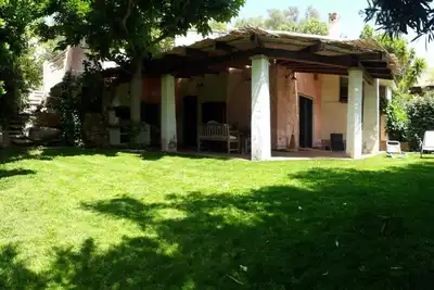 Image de Villa TRÈS COLORÉE IMMERGÉE Dans Le Vert 10% de réduction du 30 / 07-11 / 08