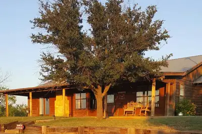 Chalet familial sur une superficie, beaucoup d'espace, de la faune, des chevaux et des bovins