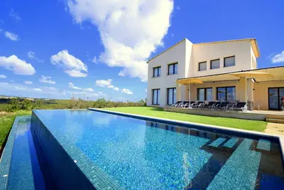 Image de Finca moderne Can Sal avec vue panoramique sur l'île