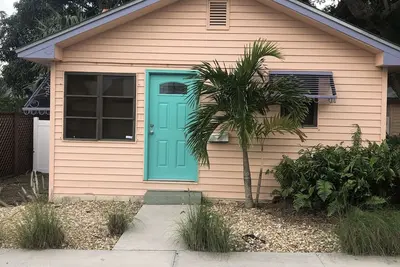 Image de Historic Downtown Stuart Cottage
