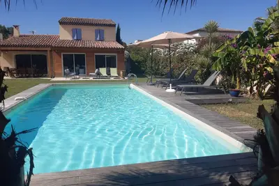Image de Près de Cannes, villa 140 m2 4 chambres climatisée piscine privée grand jardin