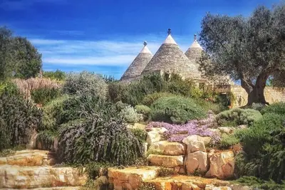 Image de Il Melograno, trullo raffiné avec piscine dans la vallée d'Itria en pleine nature