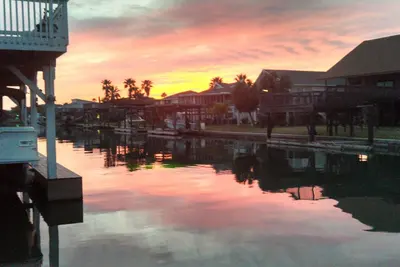 Image de Fisherman's Paradise-canal le plus proche de la location d'appâts, de gaz, d'un restaurant et d'un bar en bateau