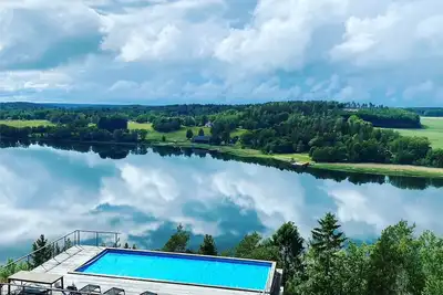 Image de Grande maison avec vue imprenable sur la mer