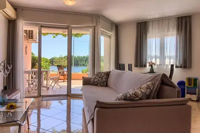 Image de Appartement d'une chambre avec la terrasse et la vue sur le mer Medulin (A-16533-a)