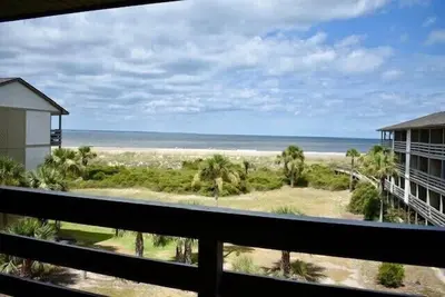 Image de Face à l'océan! Seas the Day- Parking fermé. Piscines. Condo de plage récemment rénové