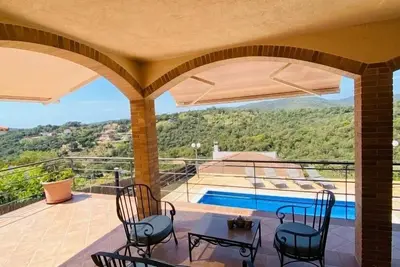 Image de Club Villamar - Grande villa de construction récente avec piscine privée située dans un quartier. . .