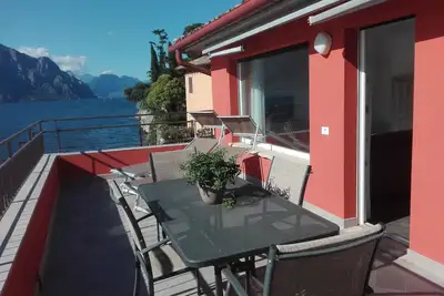 Image de Zamarì Apartments directement au bord du lac