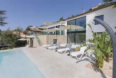 Image de Villa la Dolça avec piscine à débordement, Wifi gratuit, climatisation.